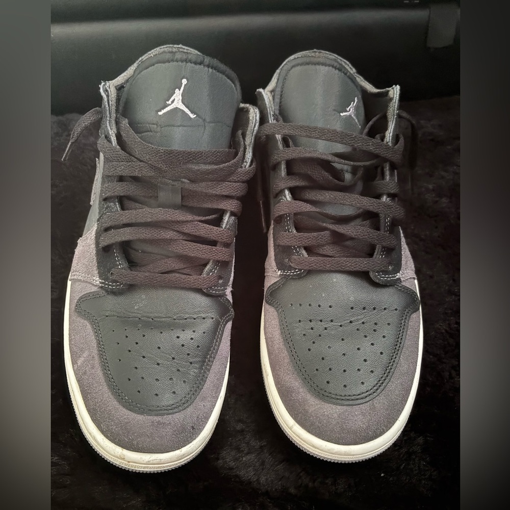 Nike Men’s Low-Top Sneakers Gray Black with Orange Accent - Picture 2 of 6